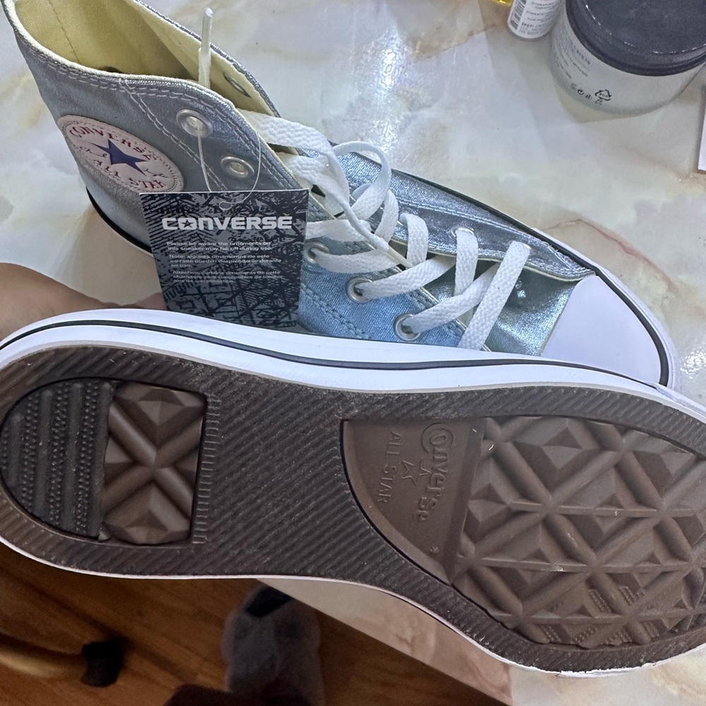 Converse - Picture 4 of 4